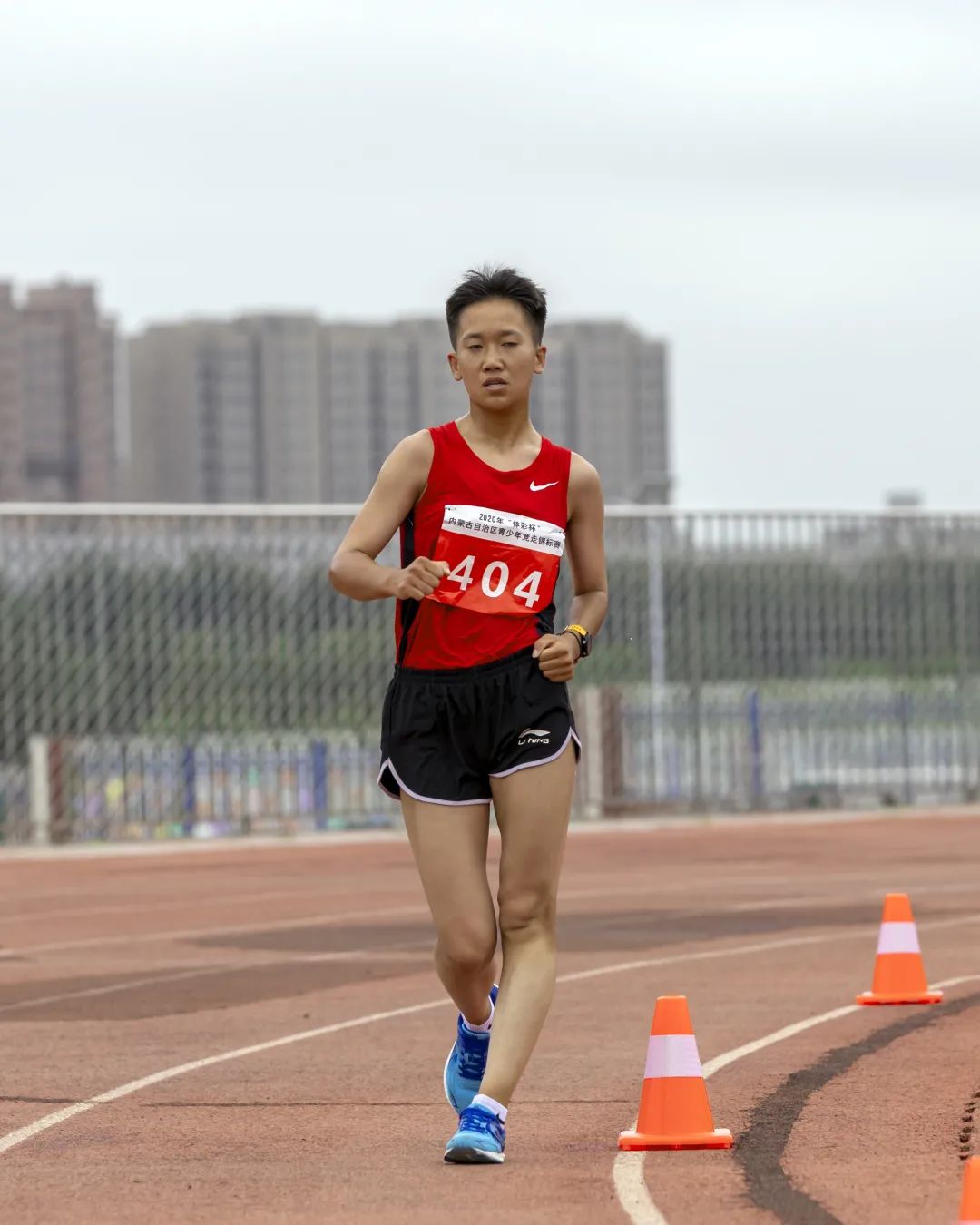 关于激烈角逐引关注，球场风云难以预测胜负的信息